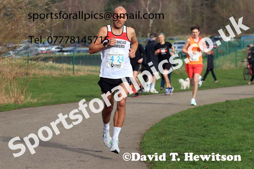 Senior and Veteran Men in the 2024 NECAA Road Relays Champs., Hetton Lyons Country Park, Hetton le Hole, County Durham. Photo: David T. Hewitson/Sports for All Pics